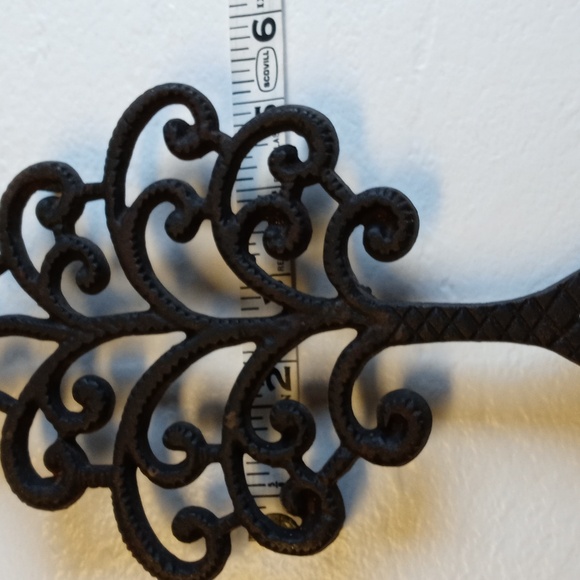 Wilton Cast Iron Footed Trivet Family Tree Design - Picture 4 of 7